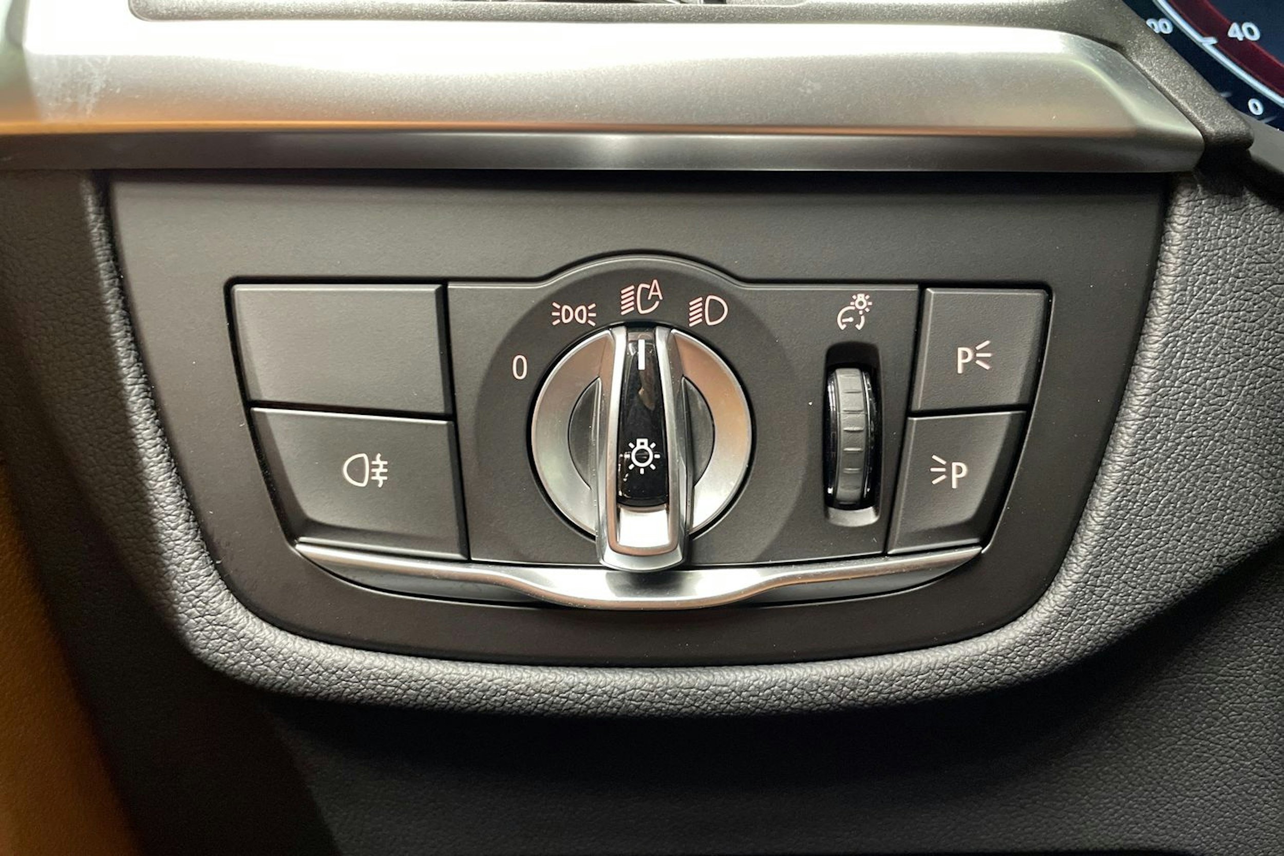 Valkoinen BMW iX3 2023 kuva 26.