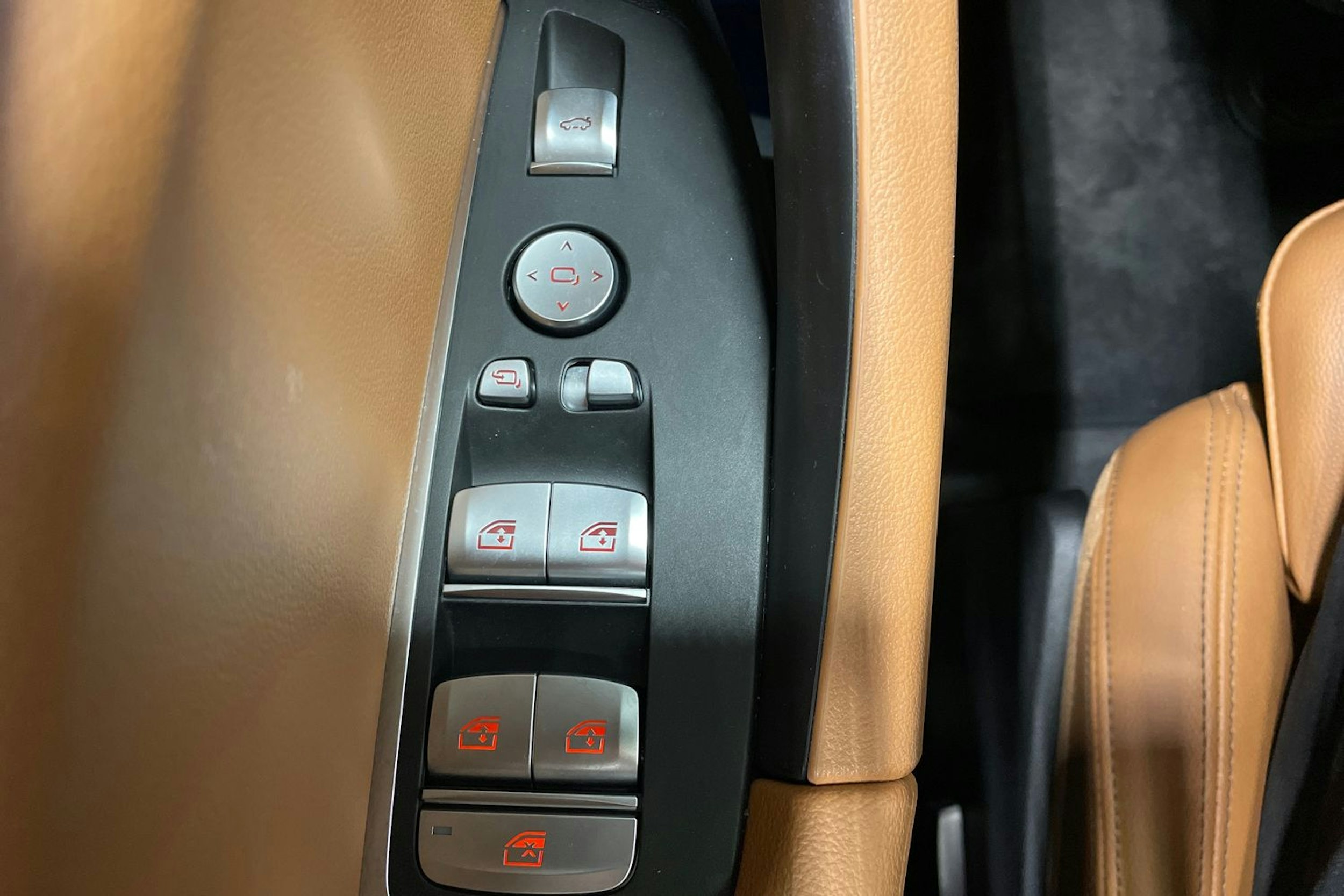 Valkoinen BMW iX3 2023 kuva 29.