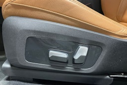Valkoinen BMW iX3 2023 kuva 32.