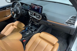 Valkoinen BMW iX3 2023 kuva 34.