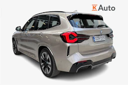 Harmaa BMW iX3 2023 kuva 2.