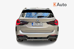 Harmaa BMW iX3 2023 kuva 3.