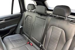 Harmaa BMW iX3 2023 kuva 8.