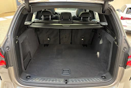 Harmaa BMW iX3 2023 kuva 11.