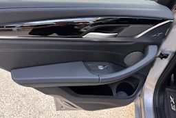 Harmaa BMW iX3 2023 kuva 13.