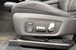 Harmaa BMW iX3 2023 kuva 19.