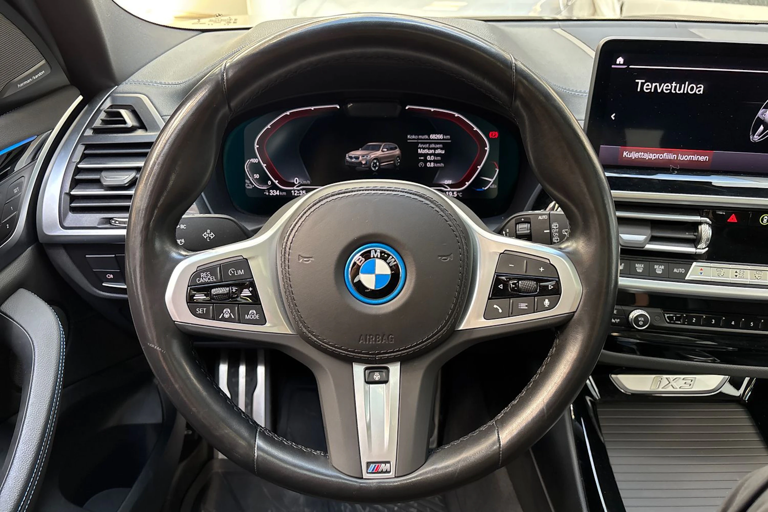 Harmaa BMW iX3 2023 kuva 21.