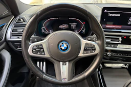 Harmaa BMW iX3 2023 kuva 21.