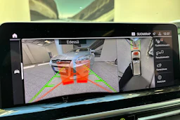 Harmaa BMW iX3 2023 kuva 26.