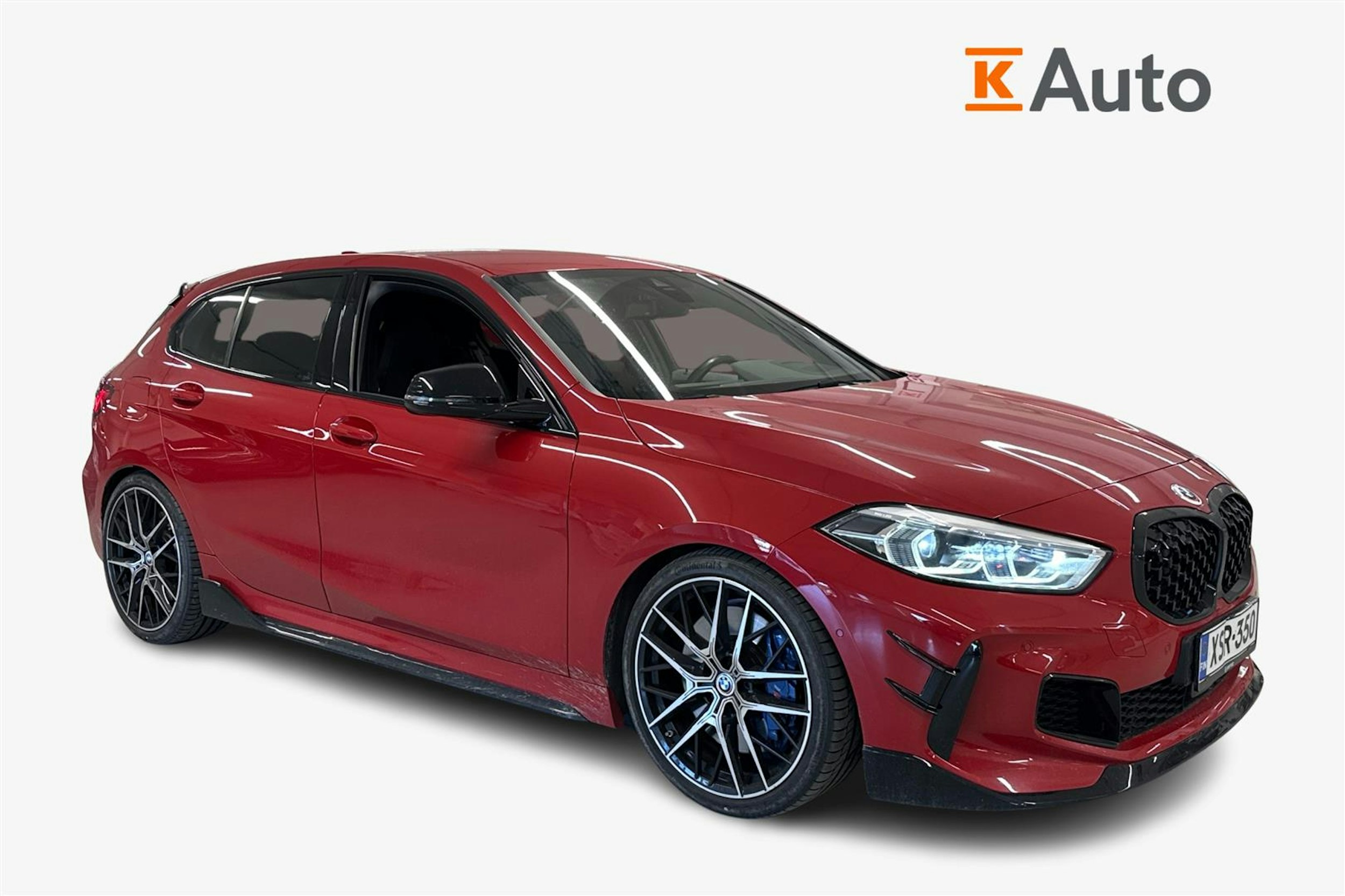 Punainen BMW M135i 2020 kuva 1.