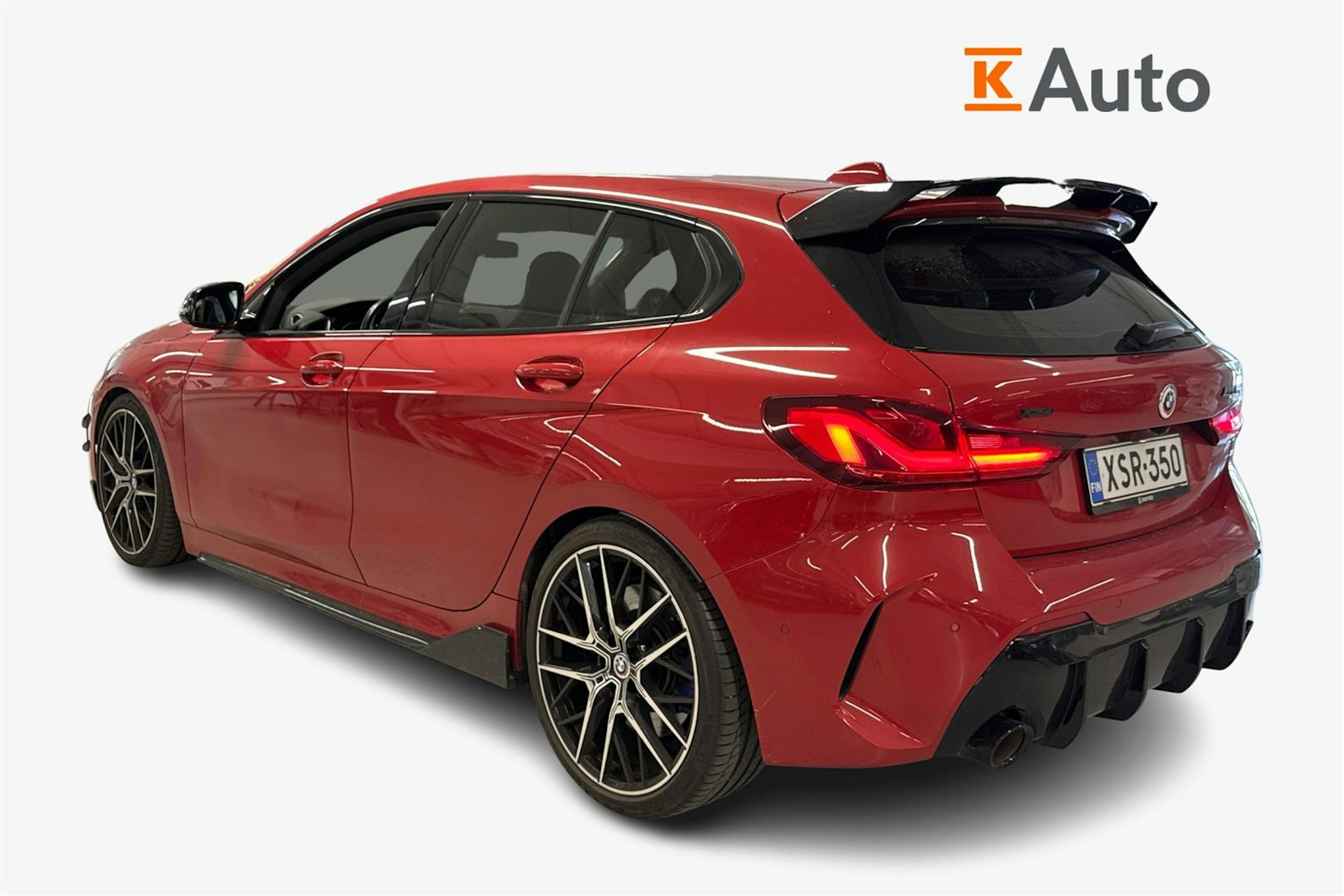 Punainen BMW M135i 2020 kuva 2.