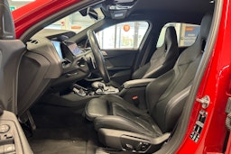 Punainen BMW M135i 2020 kuva 3.