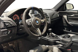 met. musta BMW M2 2017 kuva 6.
