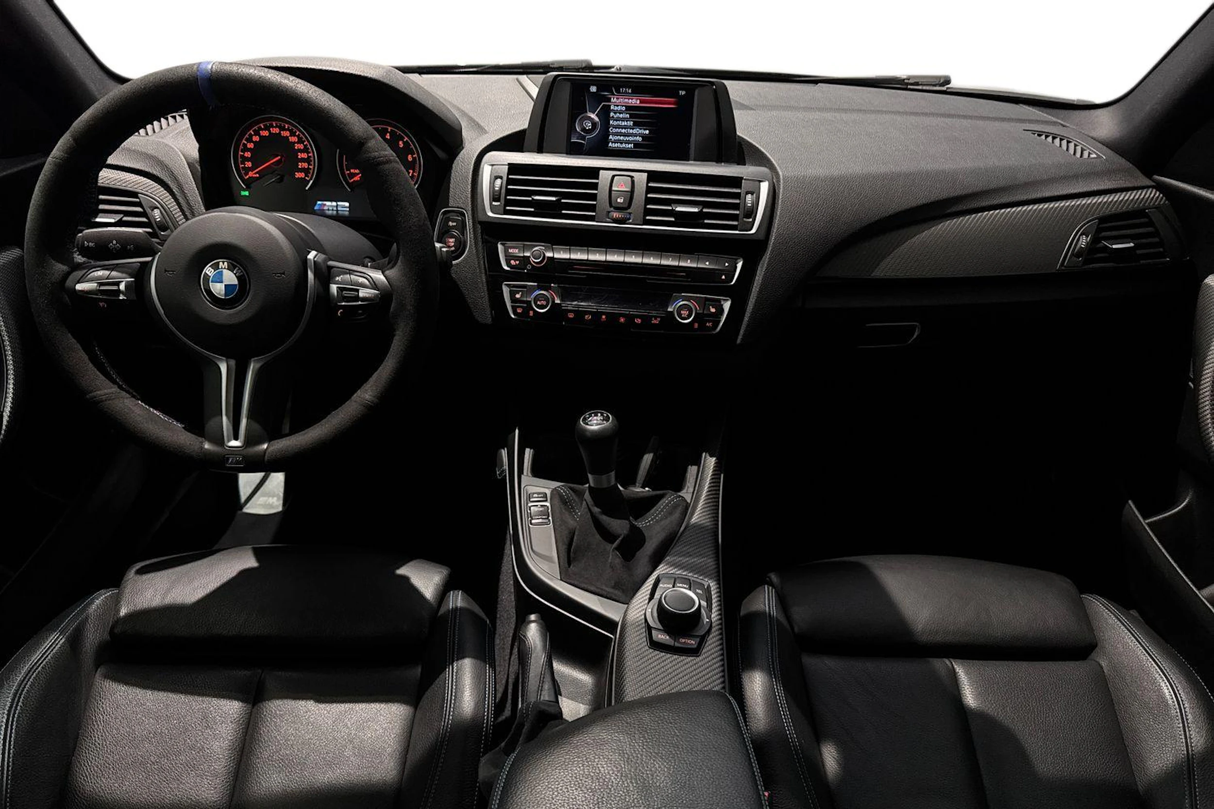 met. musta BMW M2 2017 kuva 7.