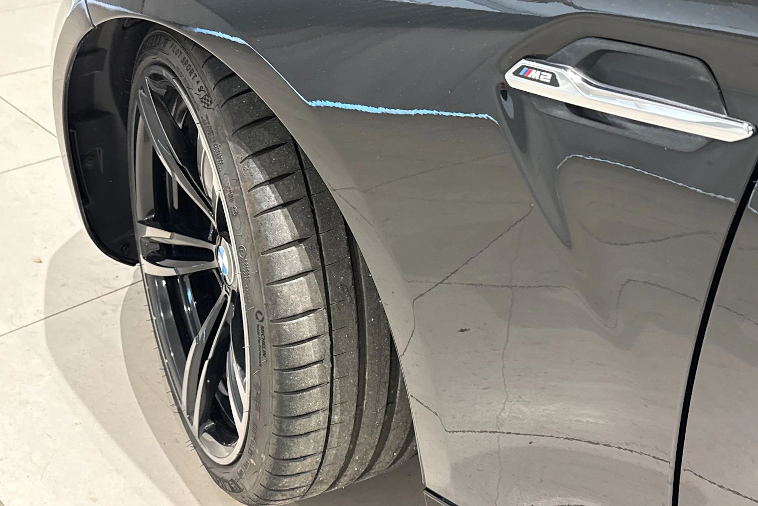 met. musta BMW M2 2017 kuva 10.