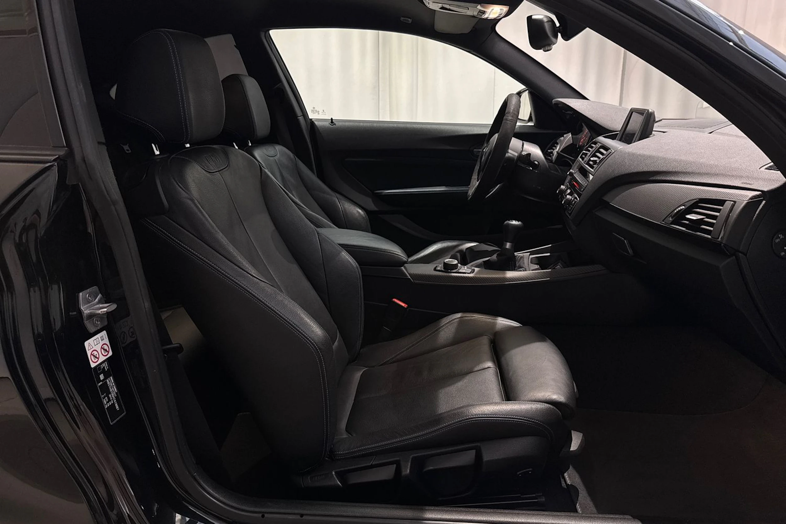 met. musta BMW M2 2017 kuva 13.