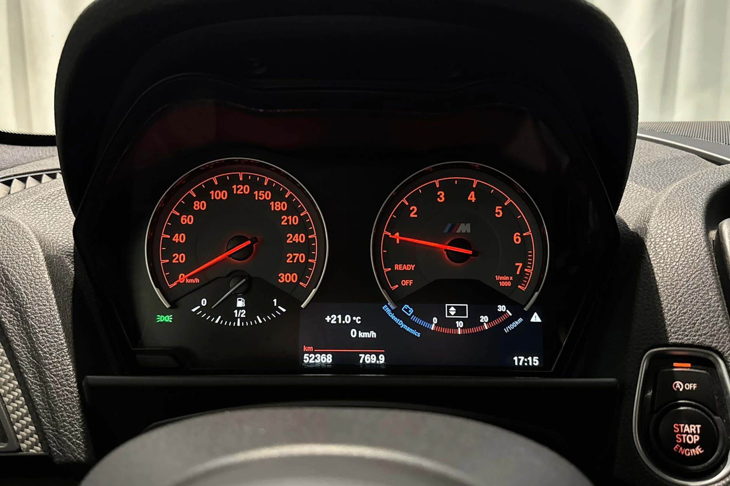 met. musta BMW M2 2017 kuva 15.