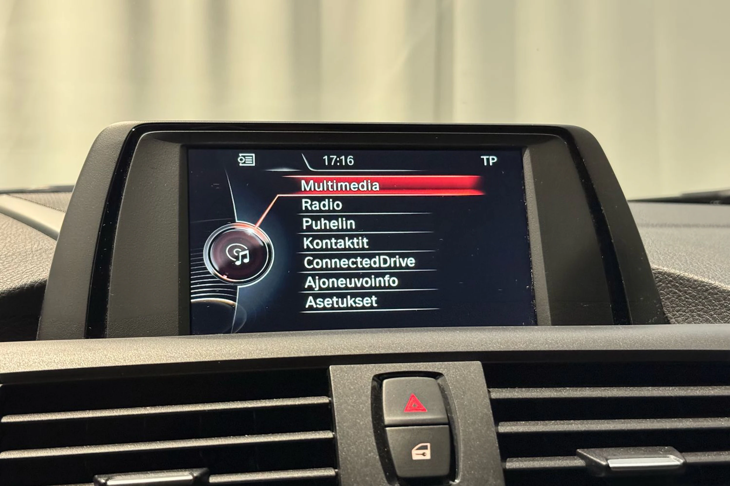 met. musta BMW M2 2017 kuva 16.