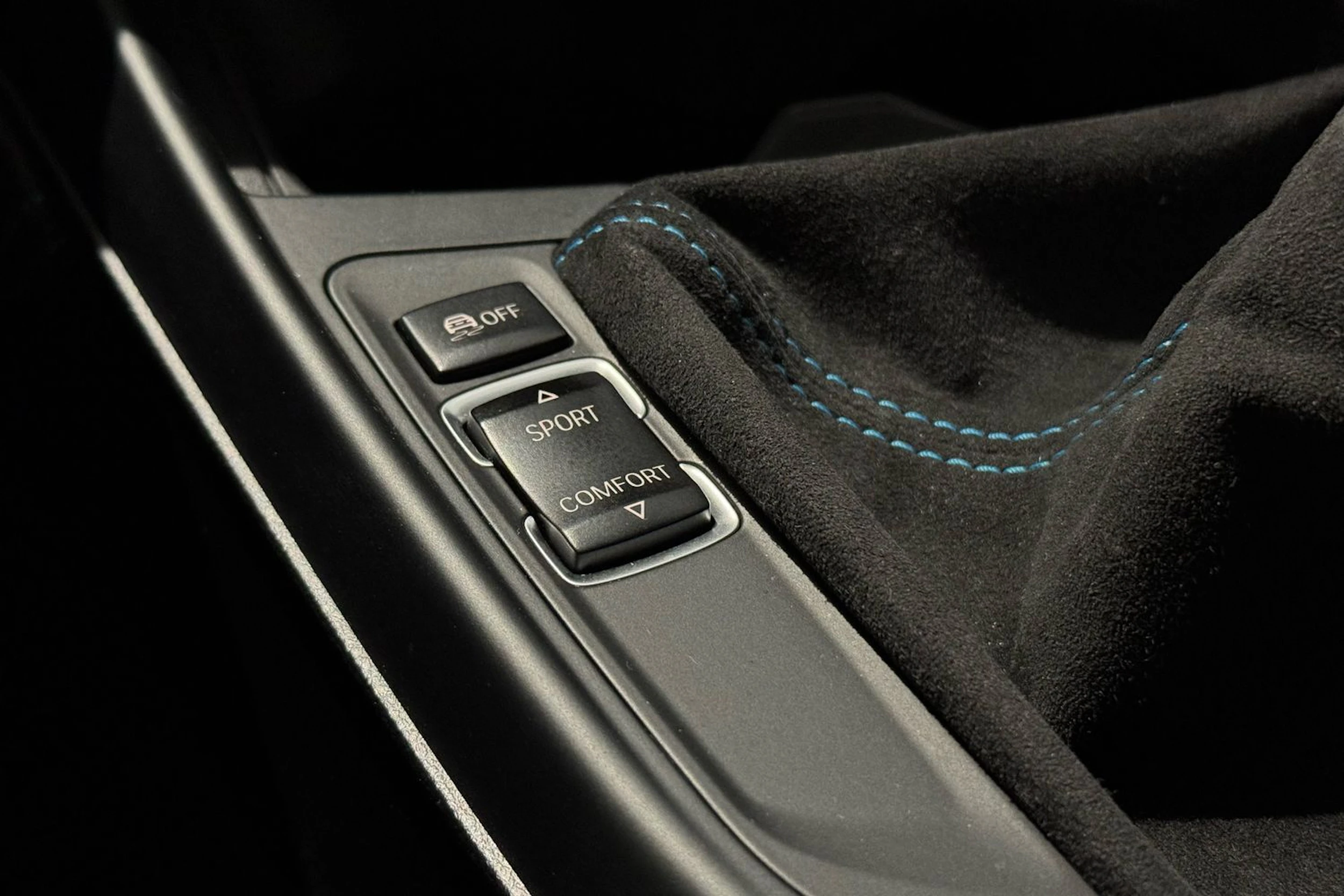 met. musta BMW M2 2017 kuva 21.