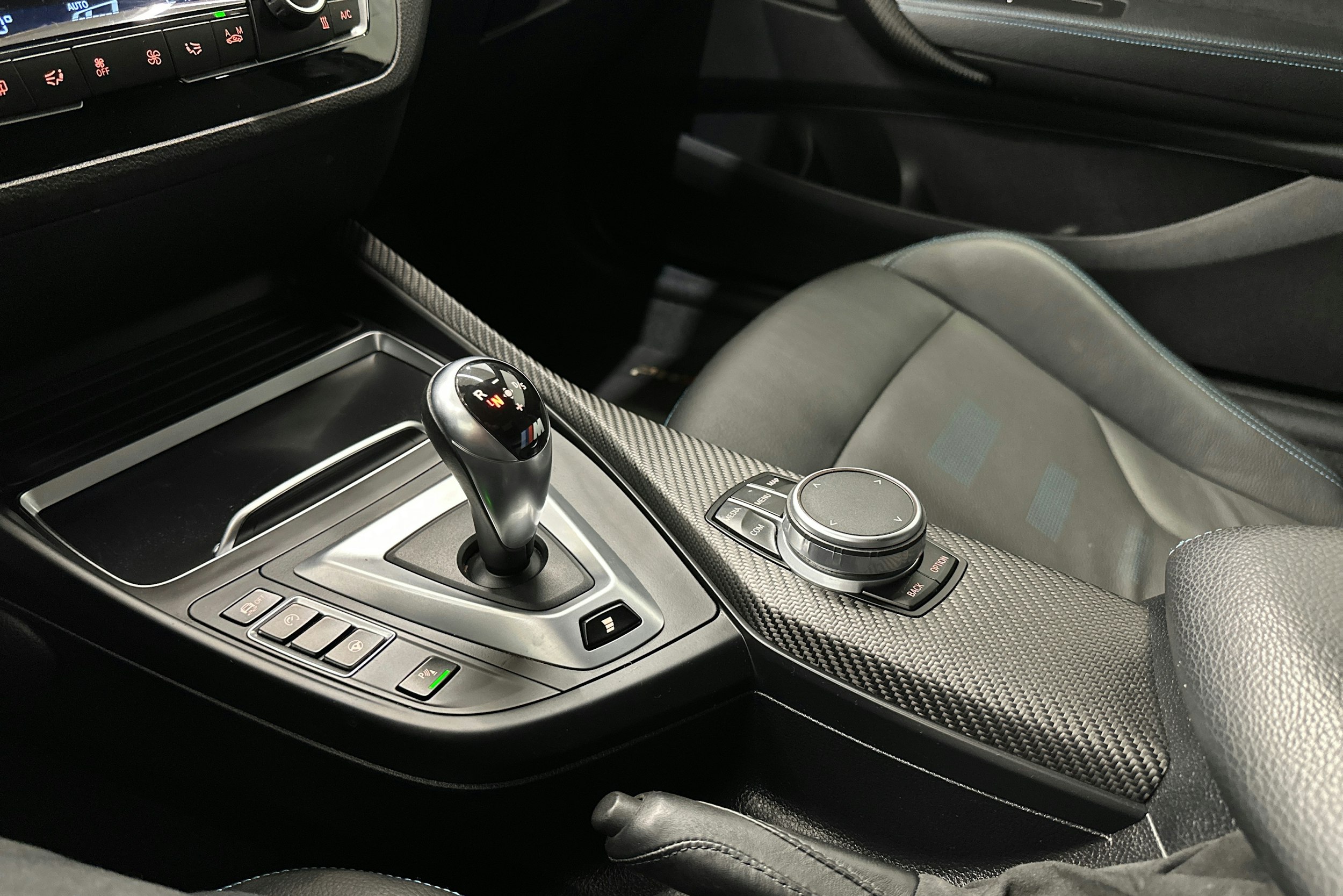 harmaa BMW M2 2019 kuva 26.