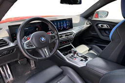 punainen BMW M2 2024 kuva 3.