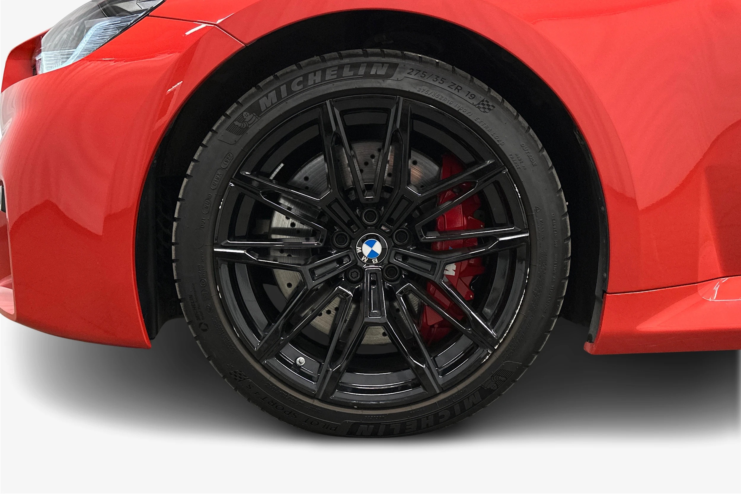 punainen BMW M2 2024 kuva 9.