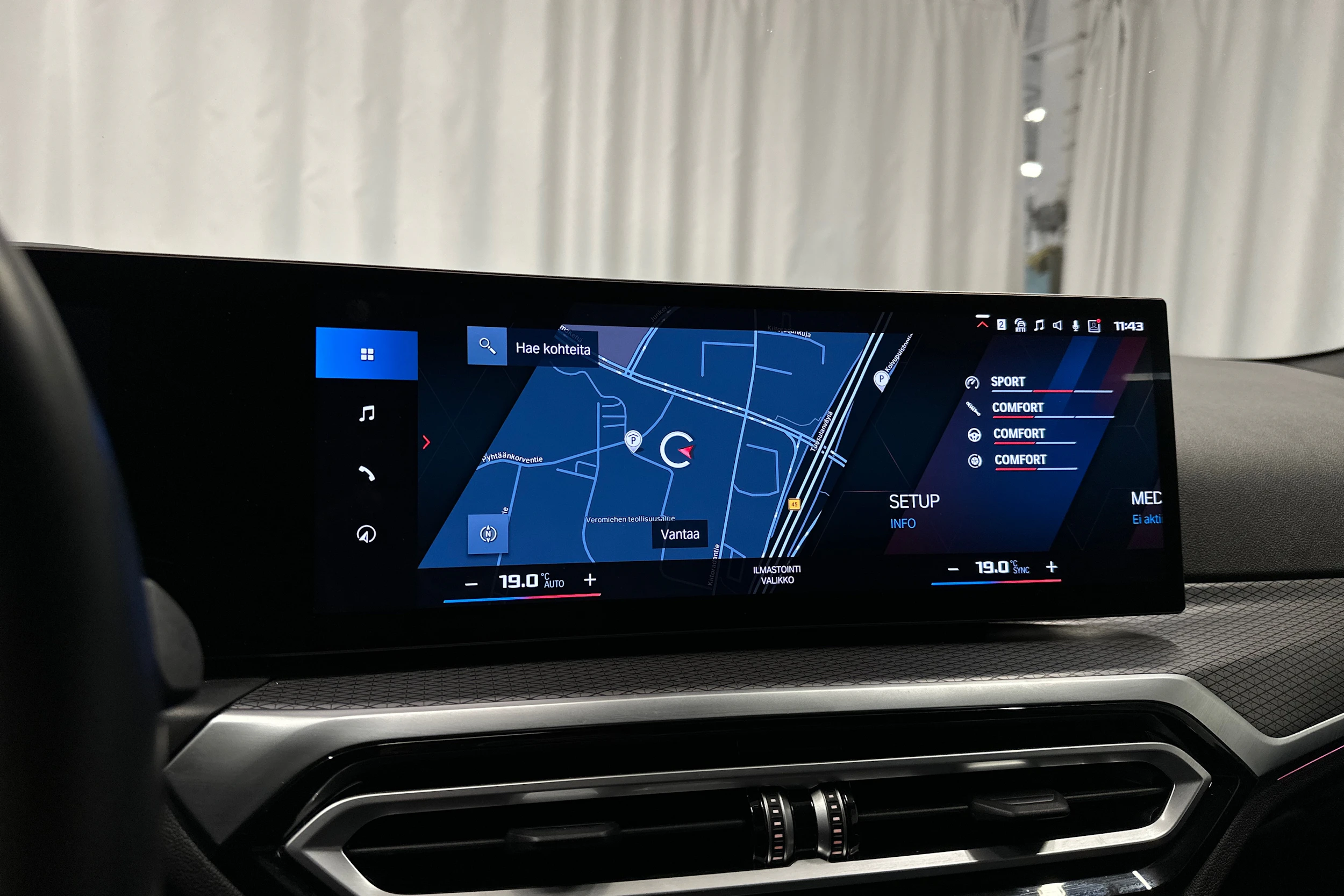 punainen BMW M2 2024 kuva 16.