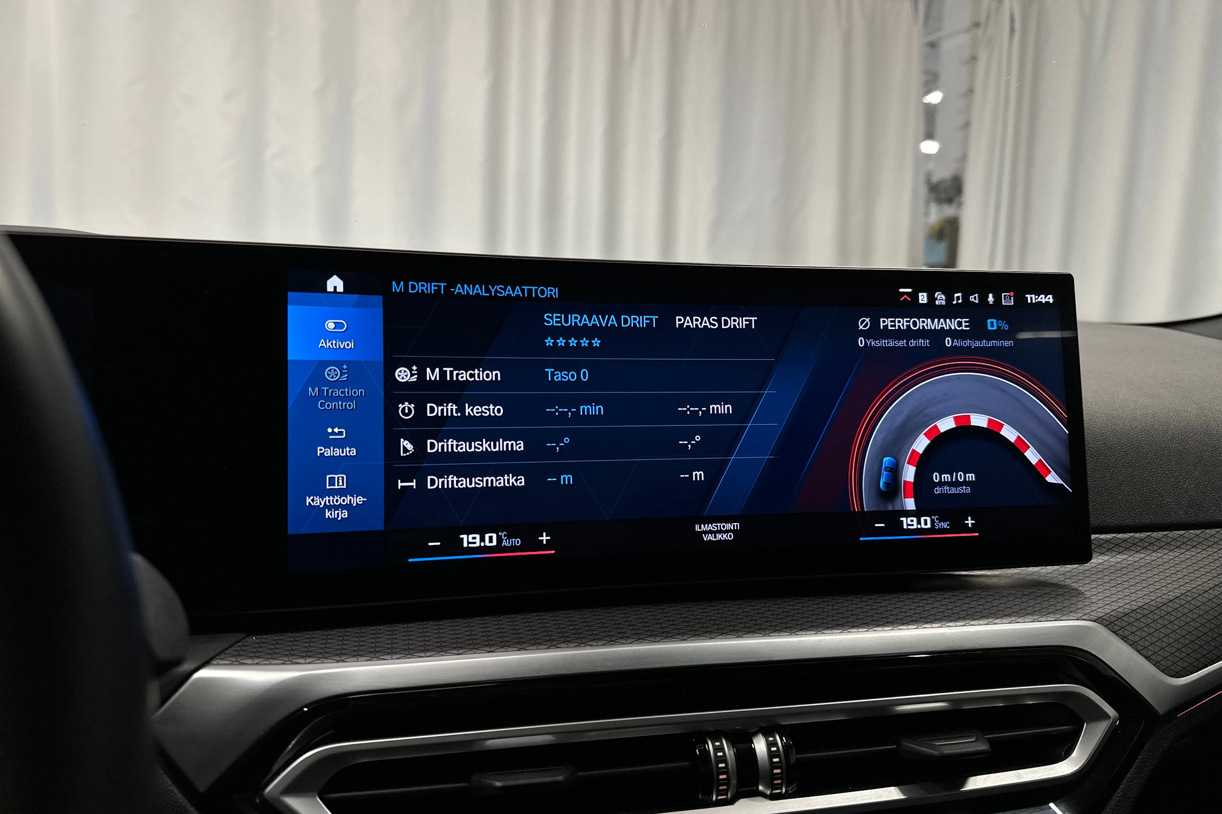 punainen BMW M2 2024 kuva 17.