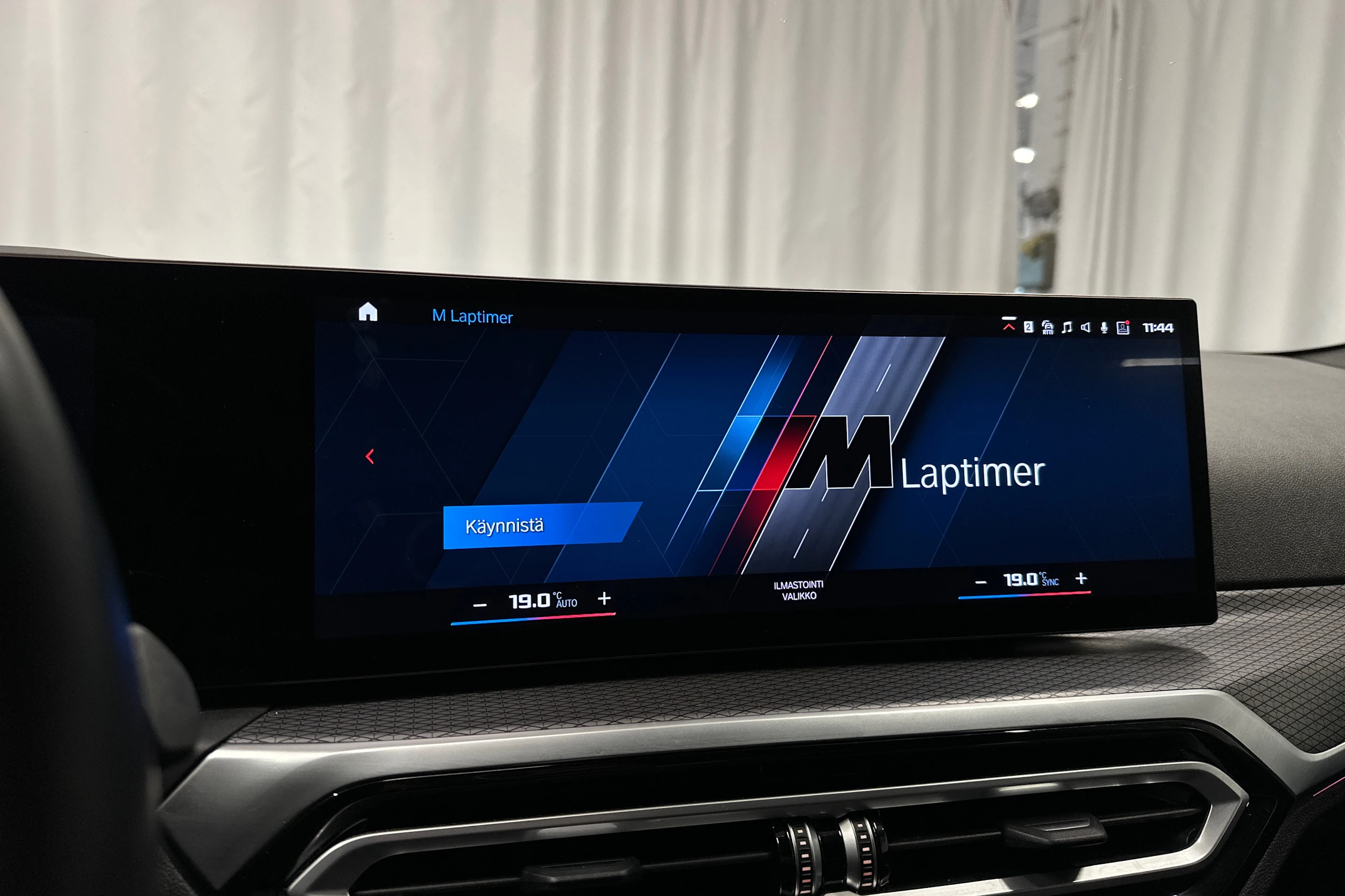 punainen BMW M2 2024 kuva 18.