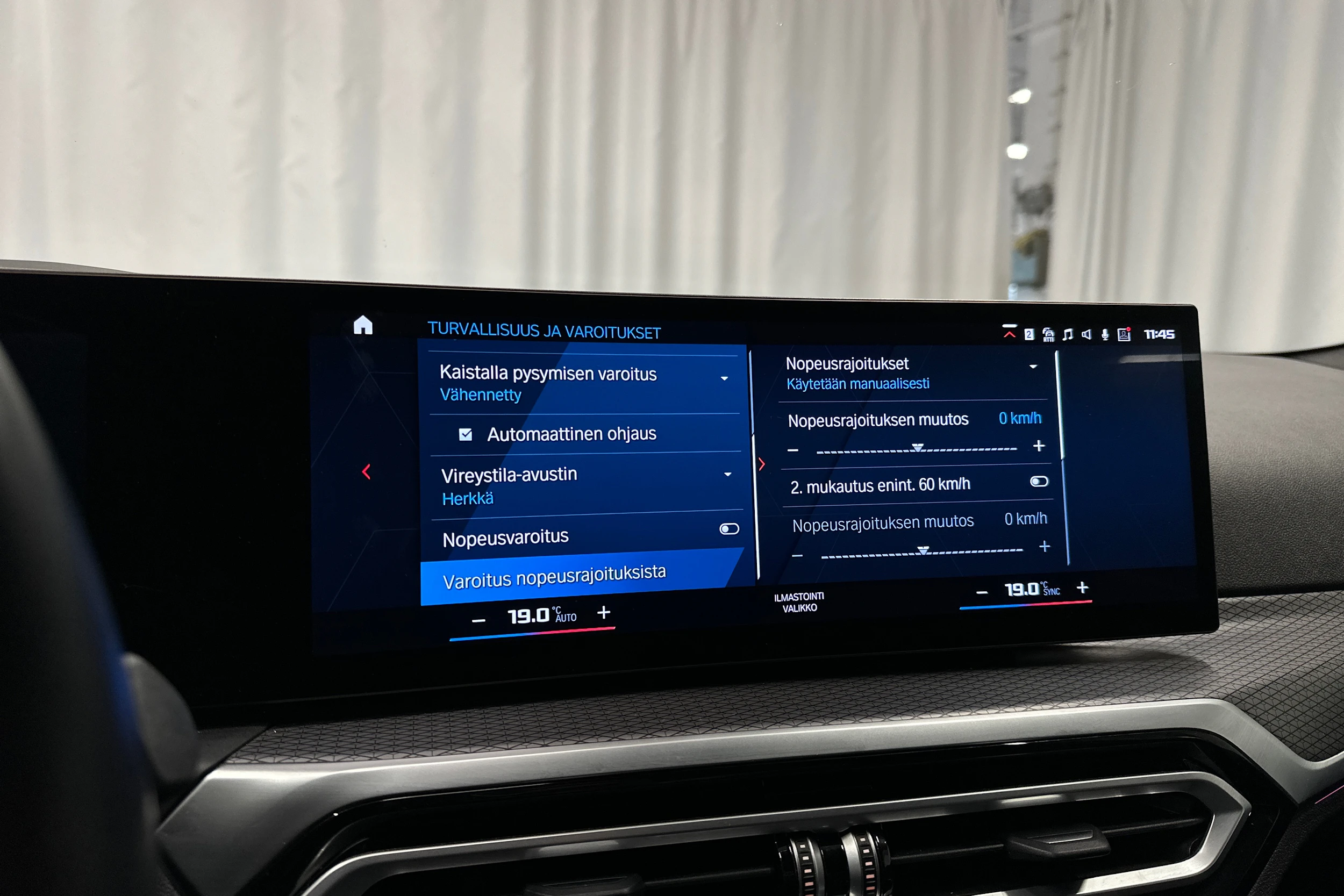 punainen BMW M2 2024 kuva 22.
