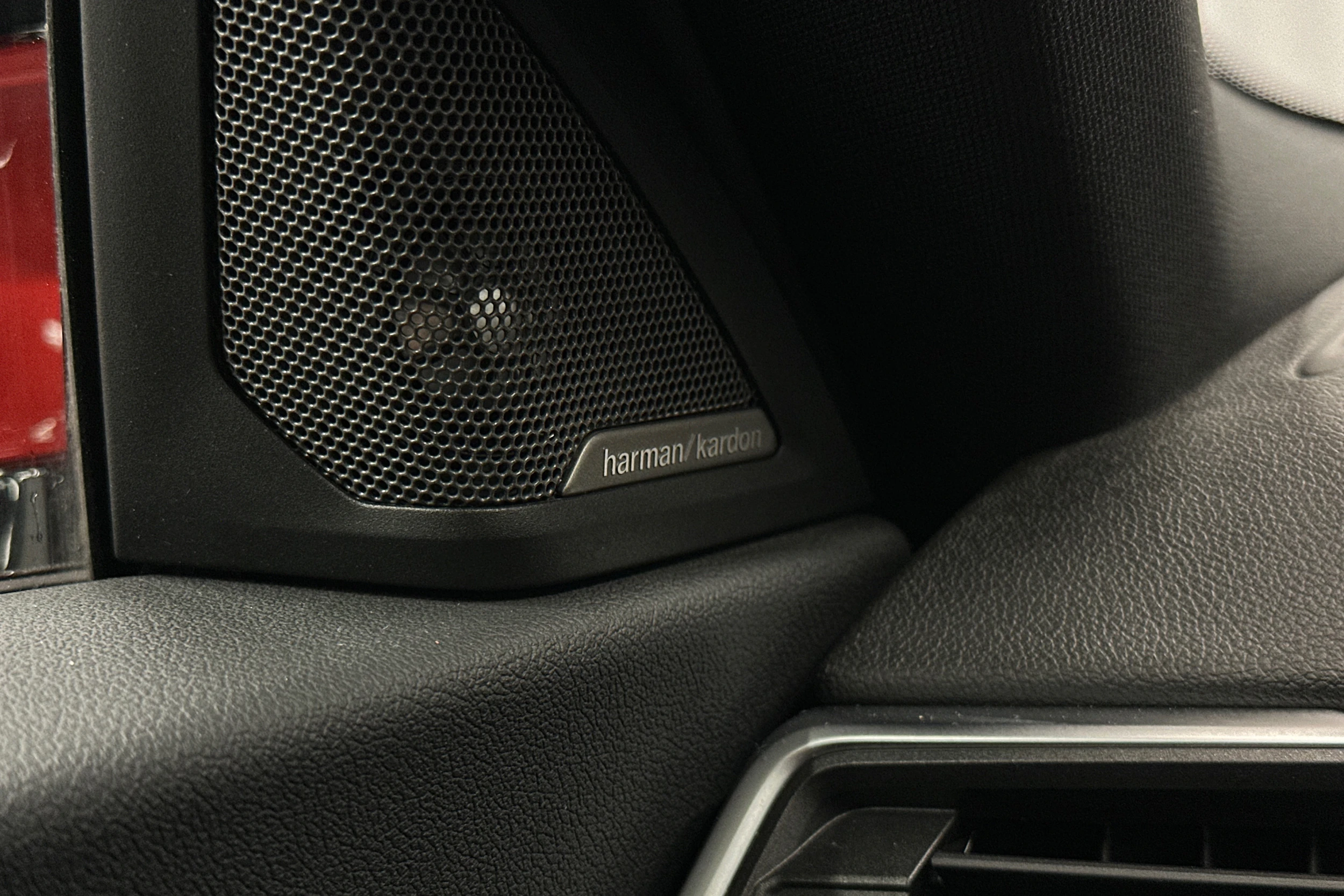 punainen BMW M2 2024 kuva 28.