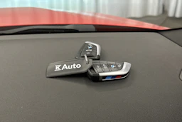 punainen BMW M2 2024 kuva 30.