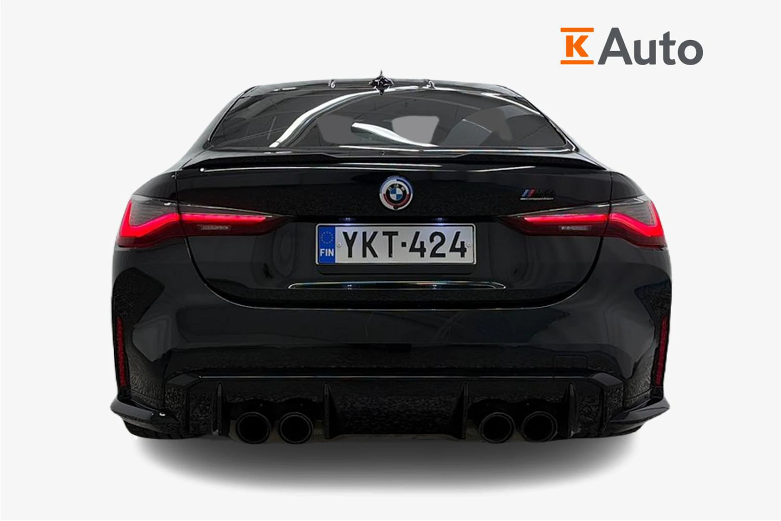 musta BMW M4 2022 kuva 3.