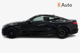 musta BMW M4 2022 kuva 5.