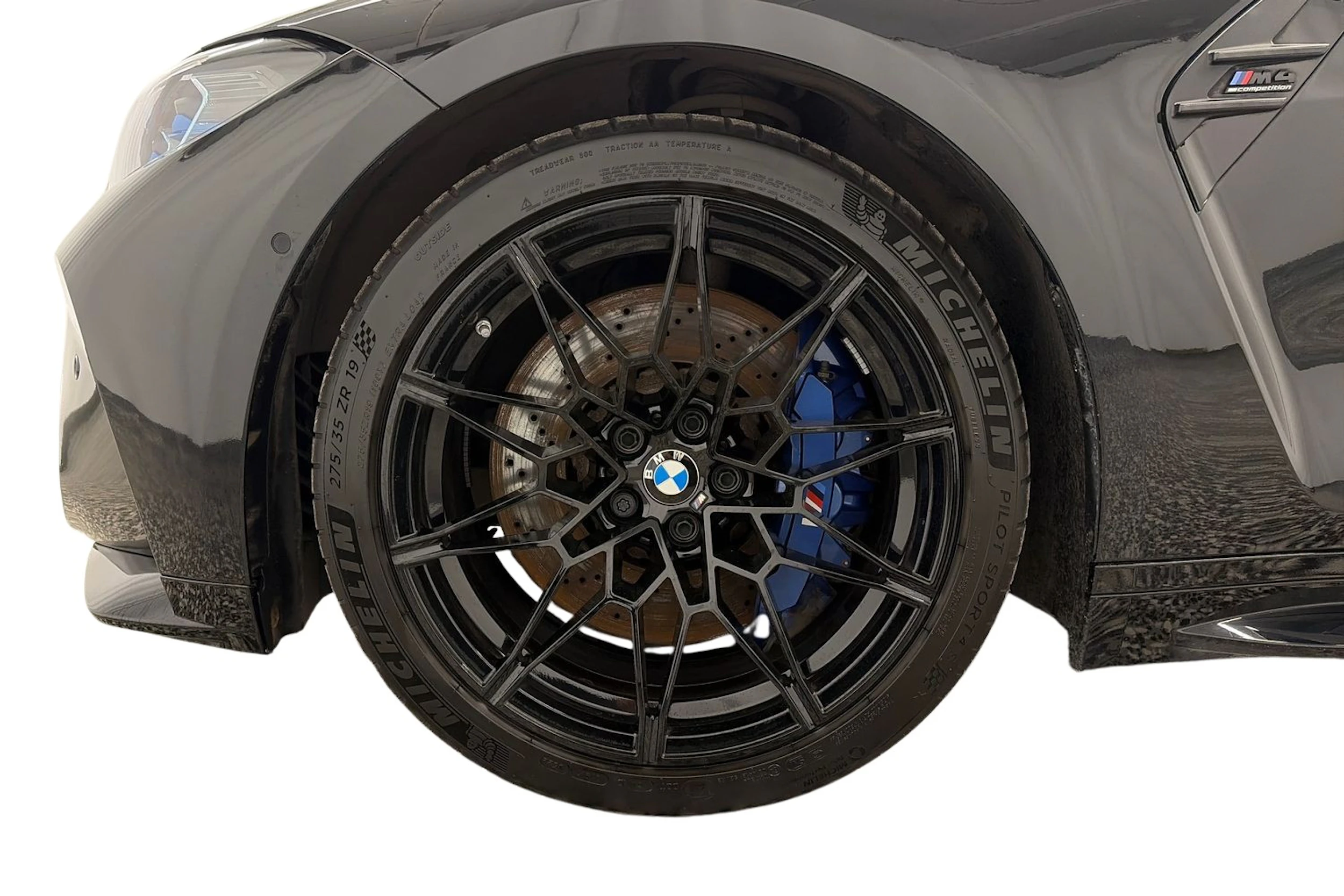 musta BMW M4 2022 kuva 8.