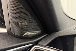 musta BMW M4 2022 kuva 14.