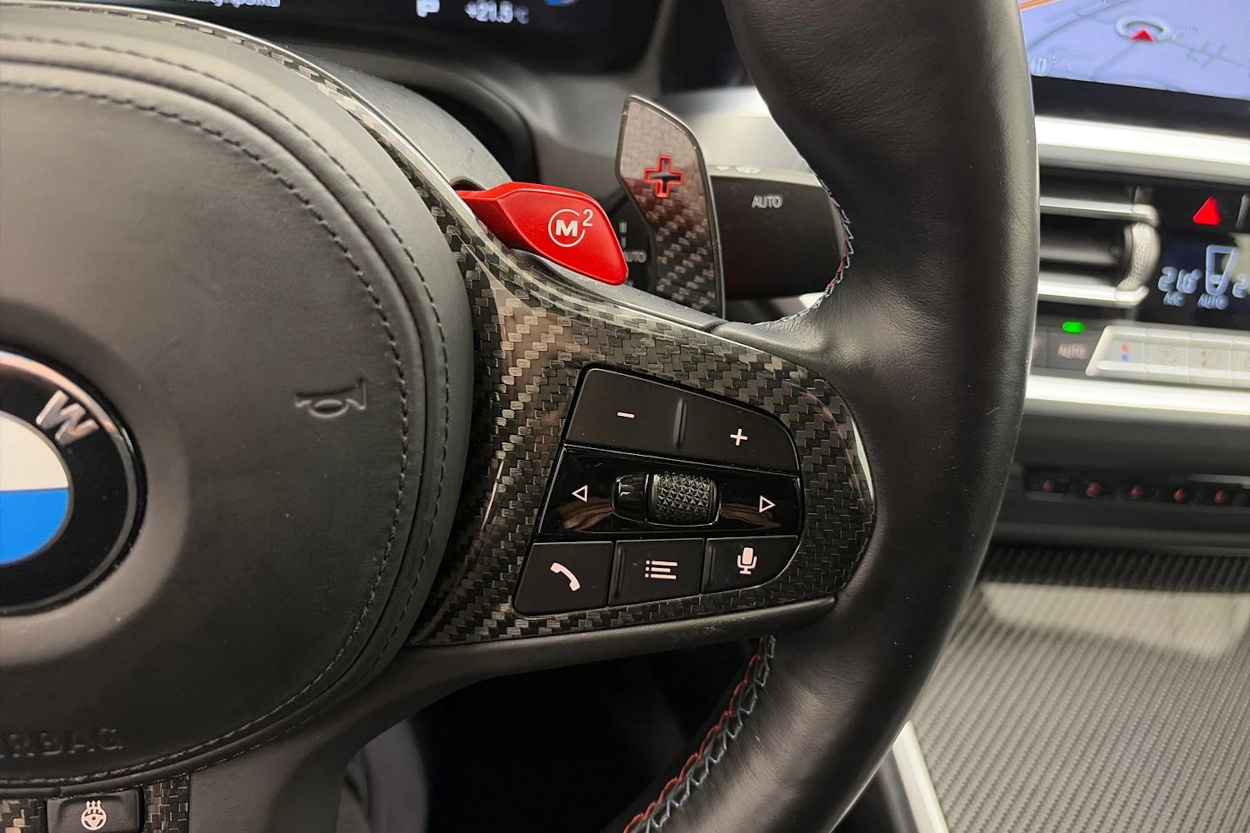 musta BMW M4 2022 kuva 17.