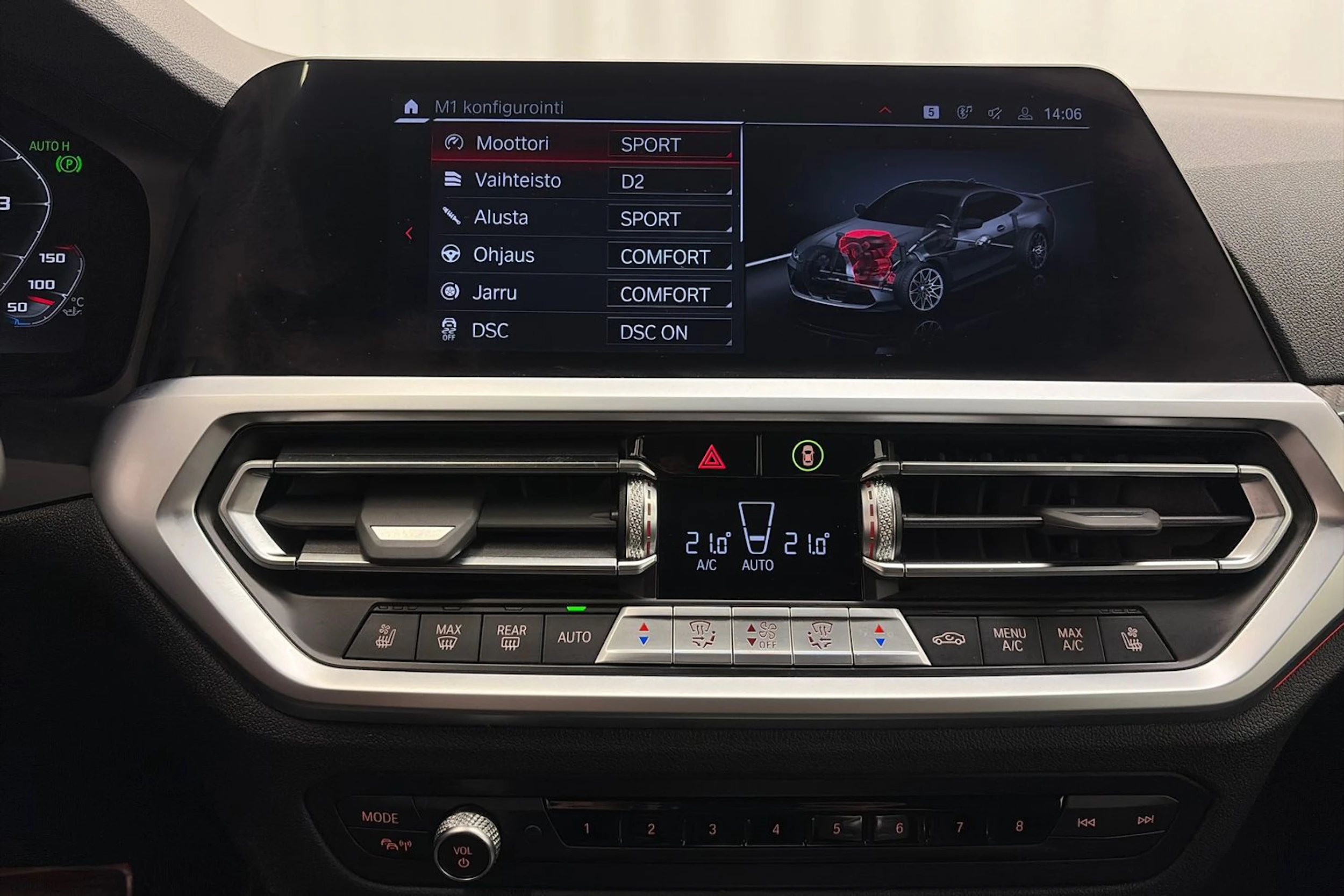 musta BMW M4 2022 kuva 23.