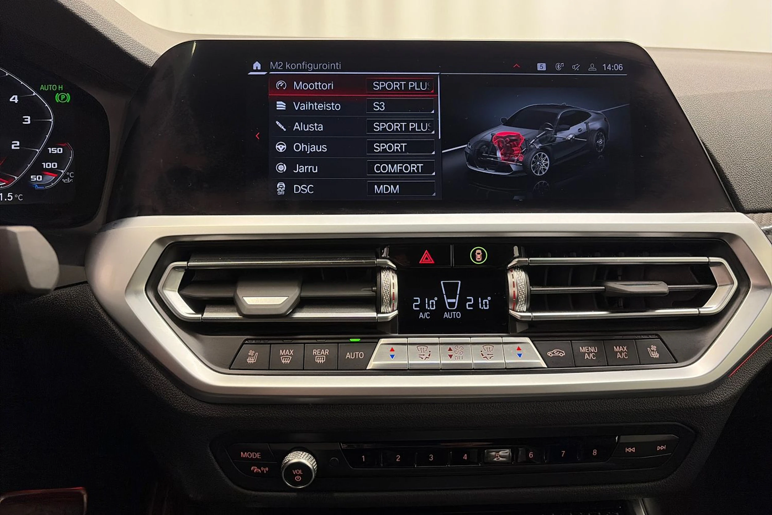 musta BMW M4 2022 kuva 24.