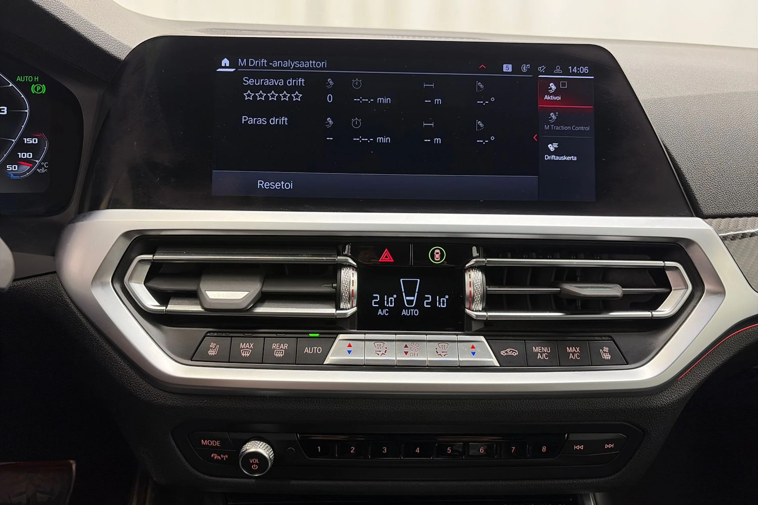 musta BMW M4 2022 kuva 25.