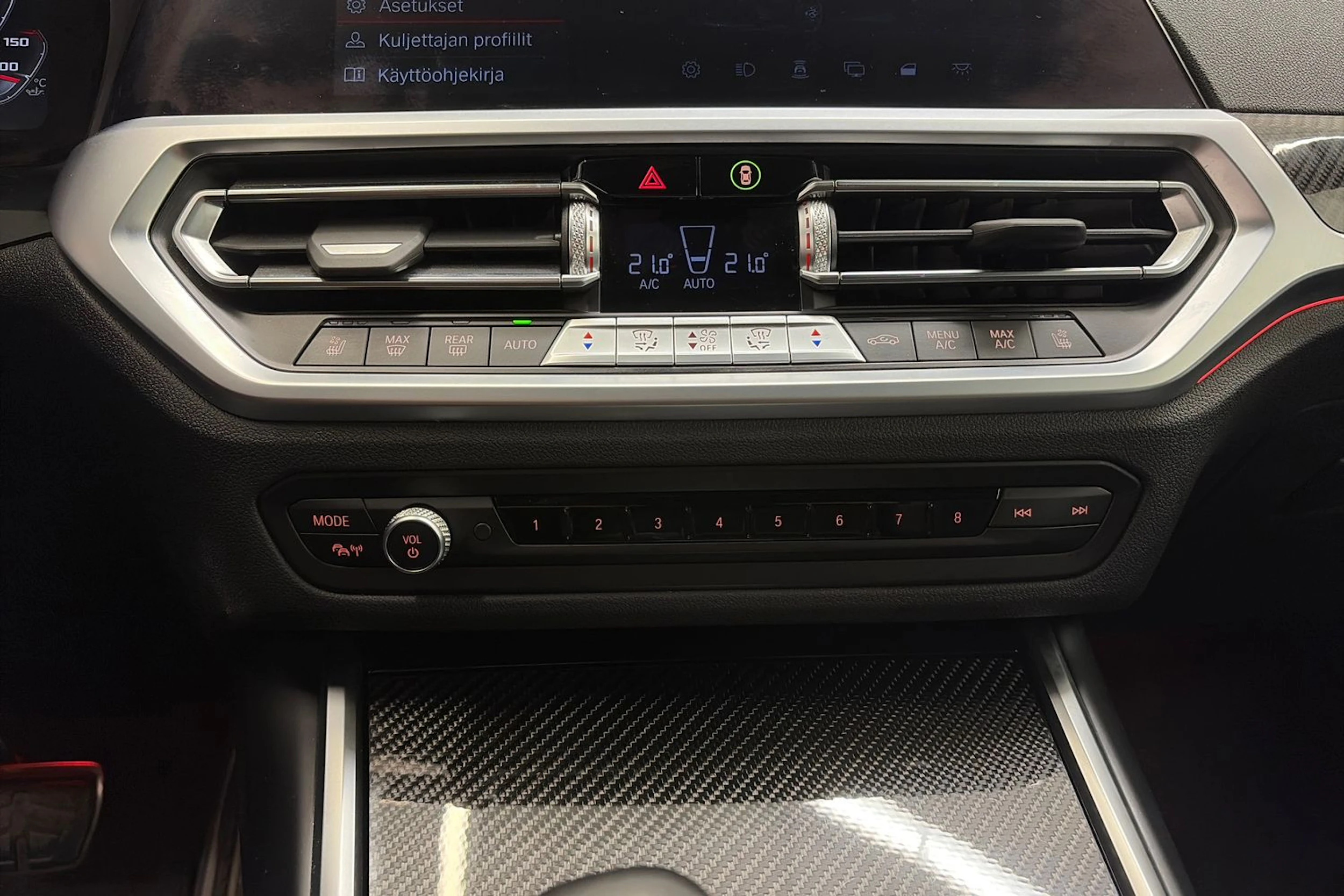 musta BMW M4 2022 kuva 28.