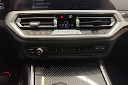 musta BMW M4 2022 kuva 28.