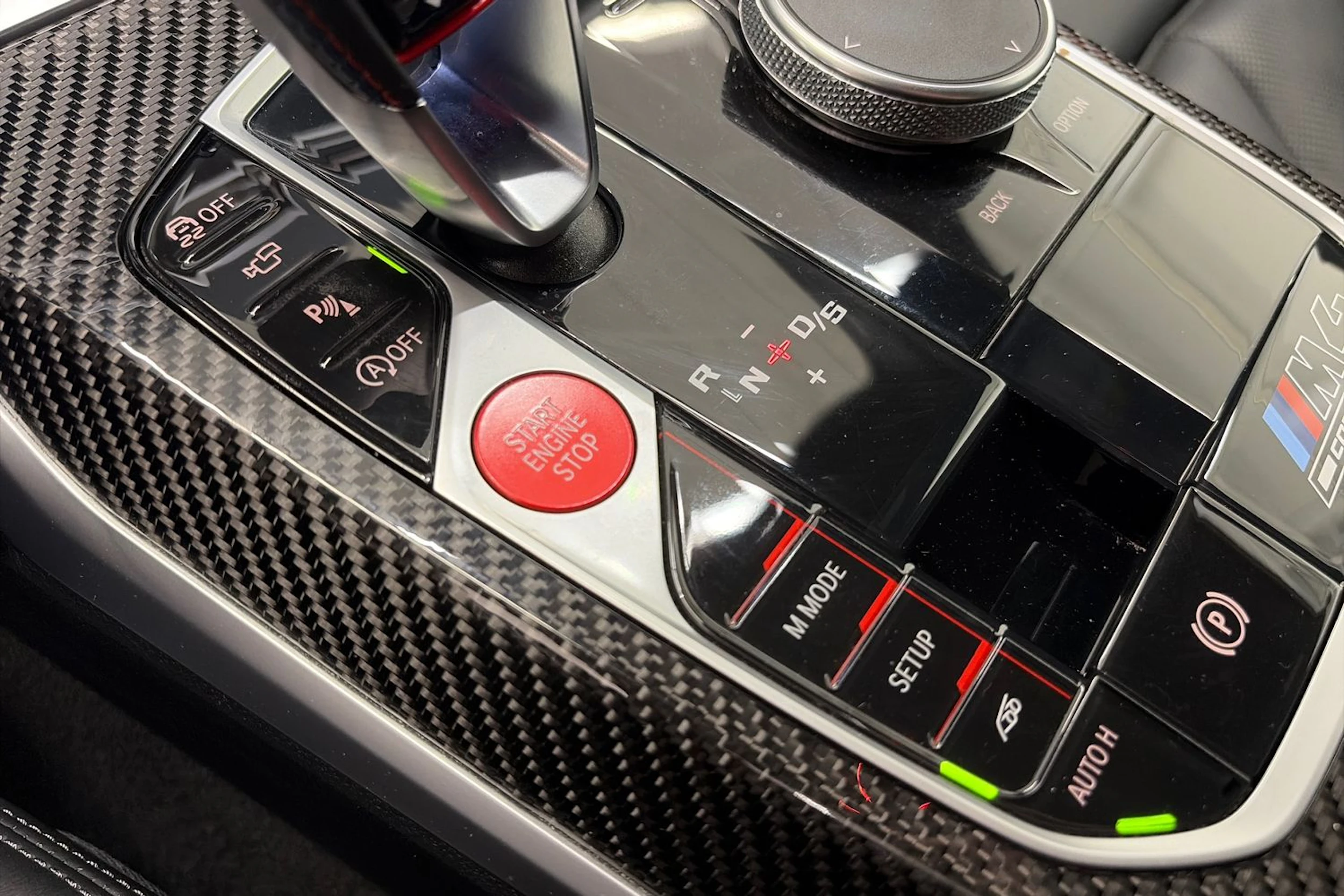 musta BMW M4 2022 kuva 30.