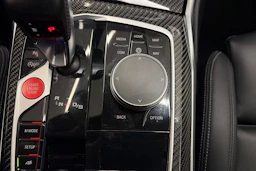 musta BMW M4 2022 kuva 31.