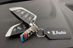 musta BMW M4 2022 kuva 32.
