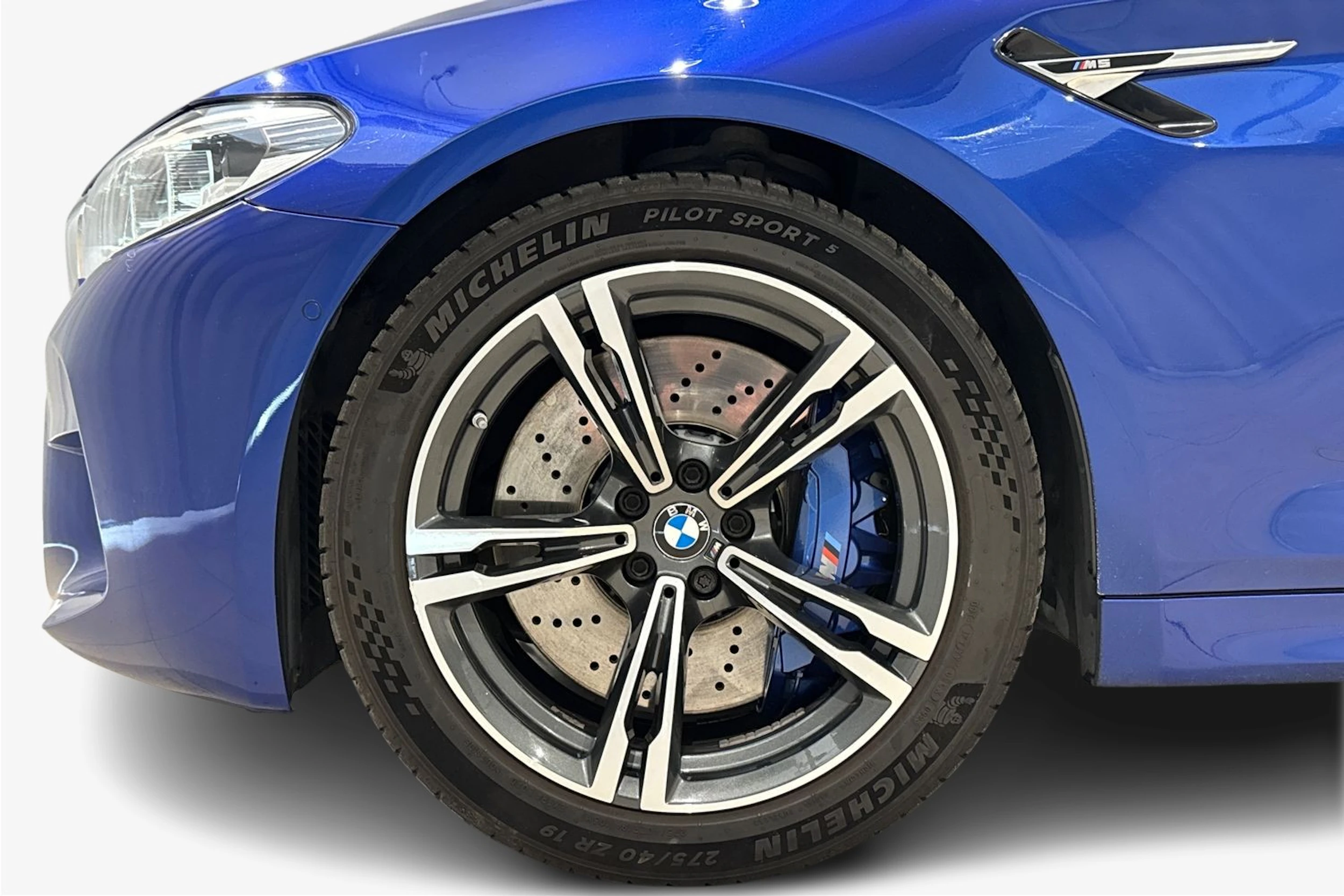 met. sininen BMW M5 2018 kuva 9.