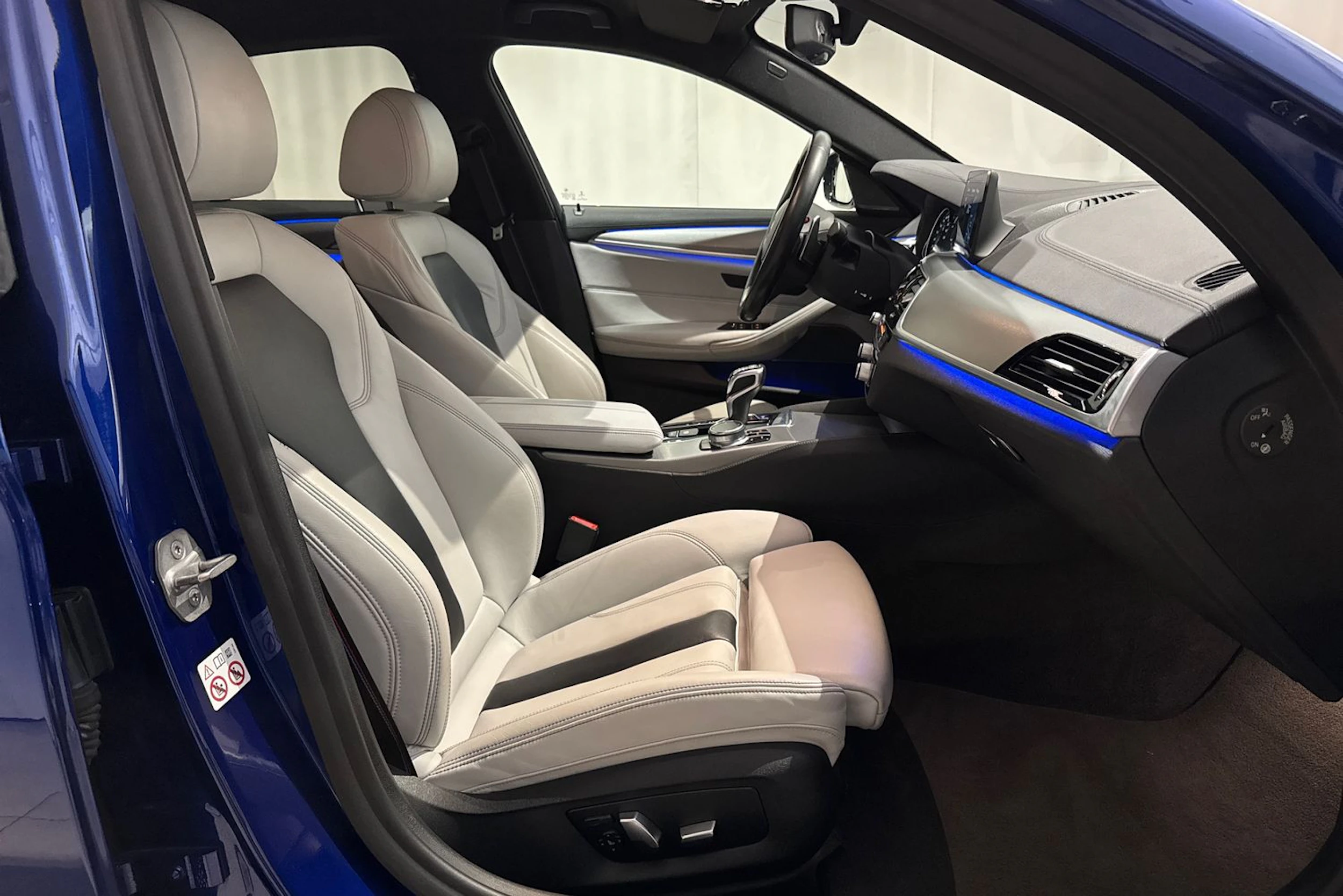 met. sininen BMW M5 2018 kuva 13.