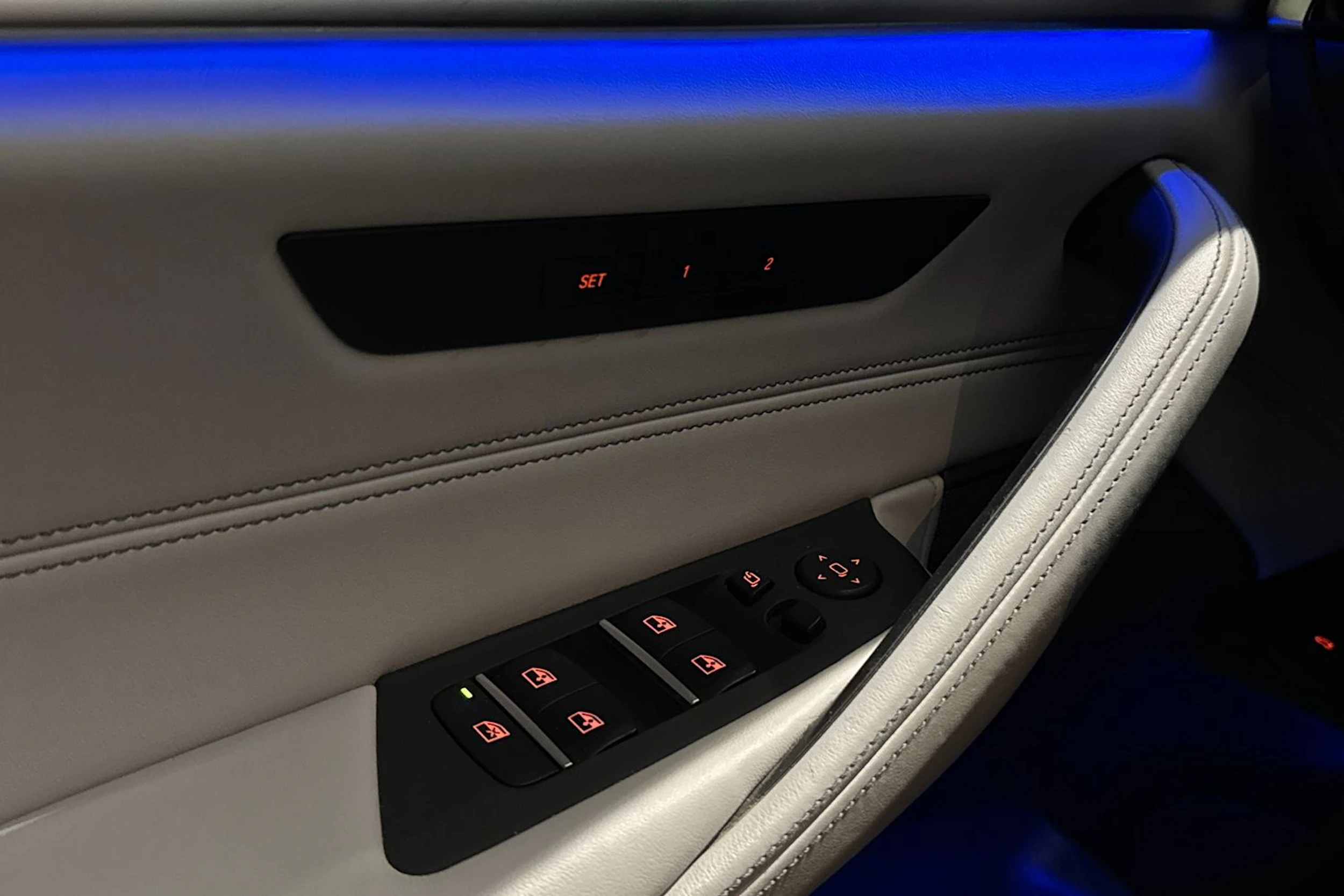 met. sininen BMW M5 2018 kuva 15.