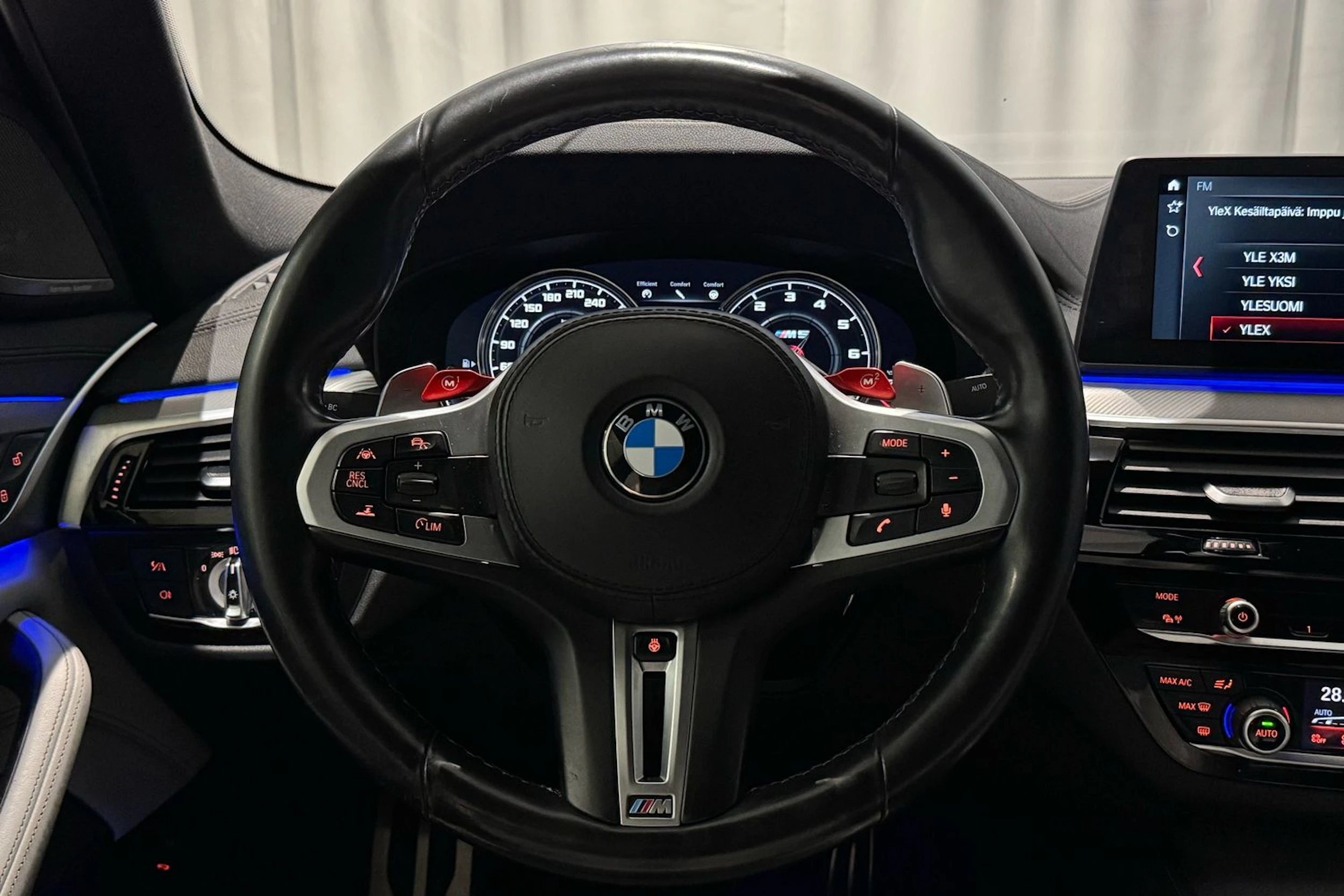 met. sininen BMW M5 2018 kuva 16.