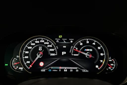 met. sininen BMW M5 2018 kuva 17.
